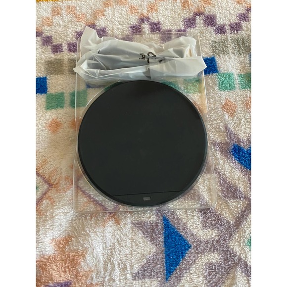 Wireless Fast Charging Pad - Picture 3 of 3